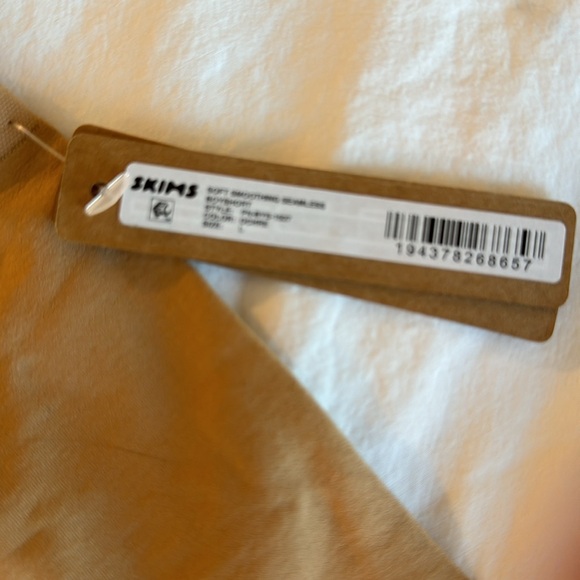 Skims soft smoothing seamless boy short in ochre - Picture 2 of 2